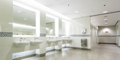 Eine öffentliche Sanitäranlage